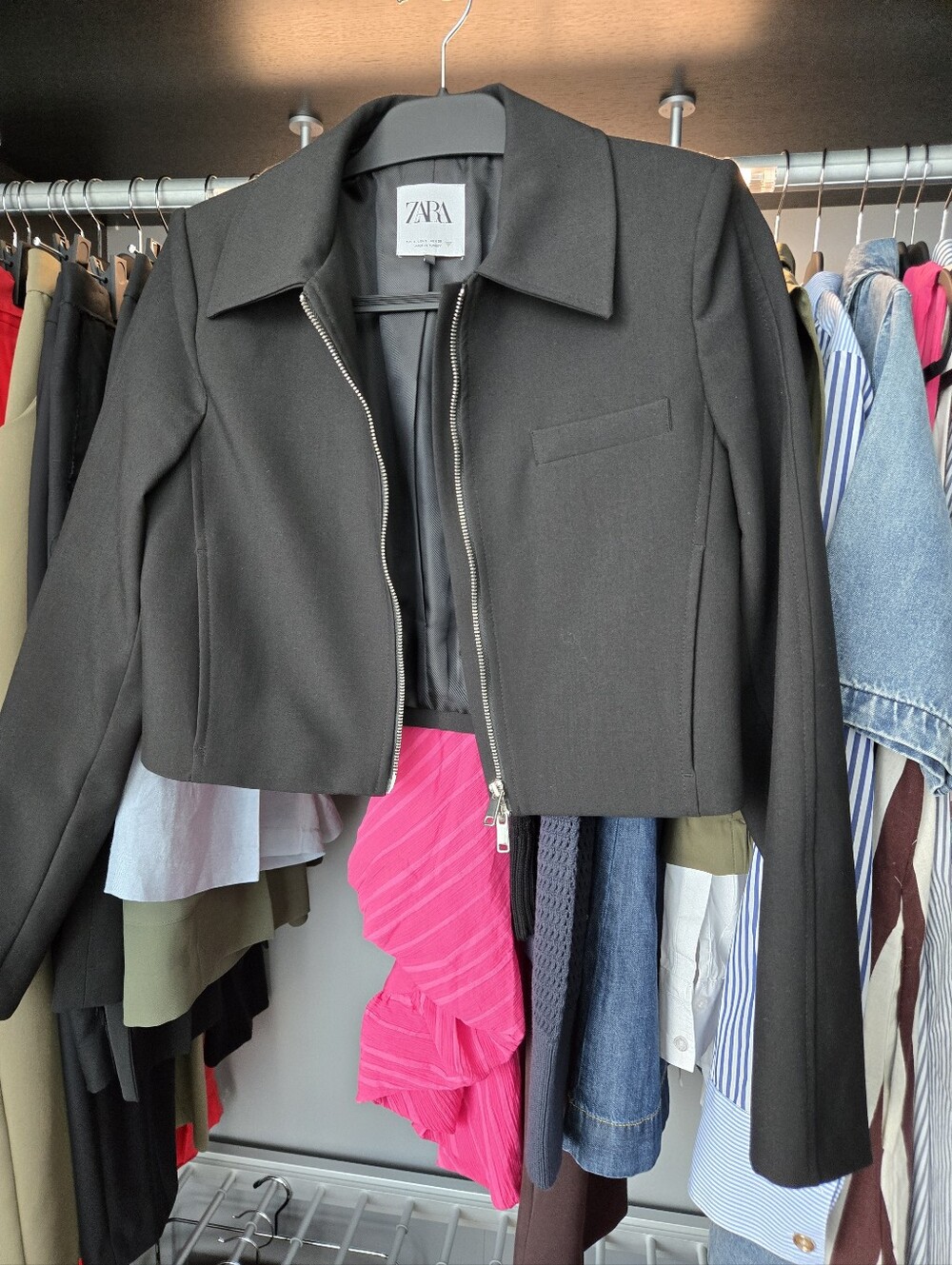 ZARA Black Cropped Zip-Up Blazer - Picture 2 of 9